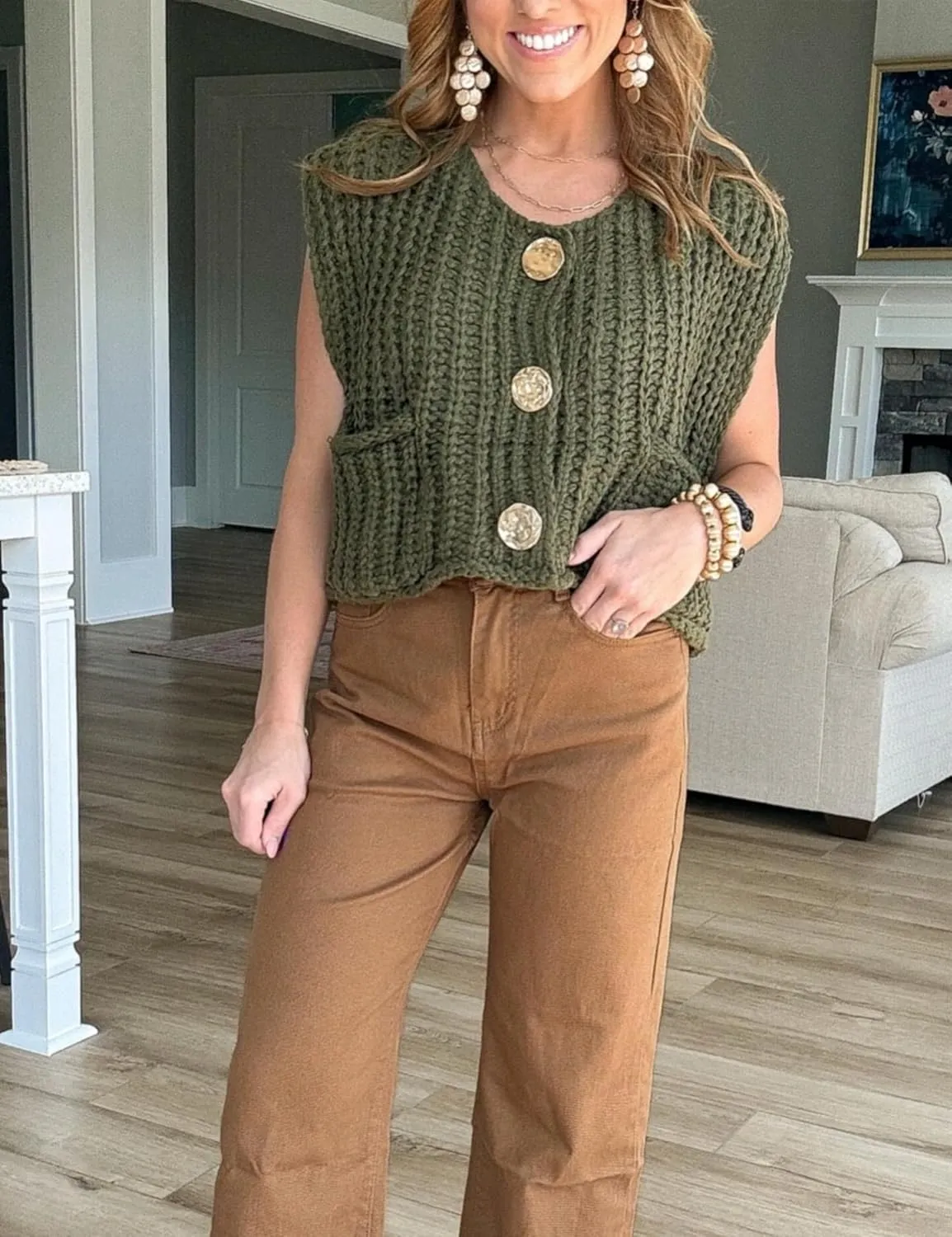 Women's Chunky Knit Vest Button Down Casual Sleeveless Cropped Crochet Sweater Cardigan with Pockets