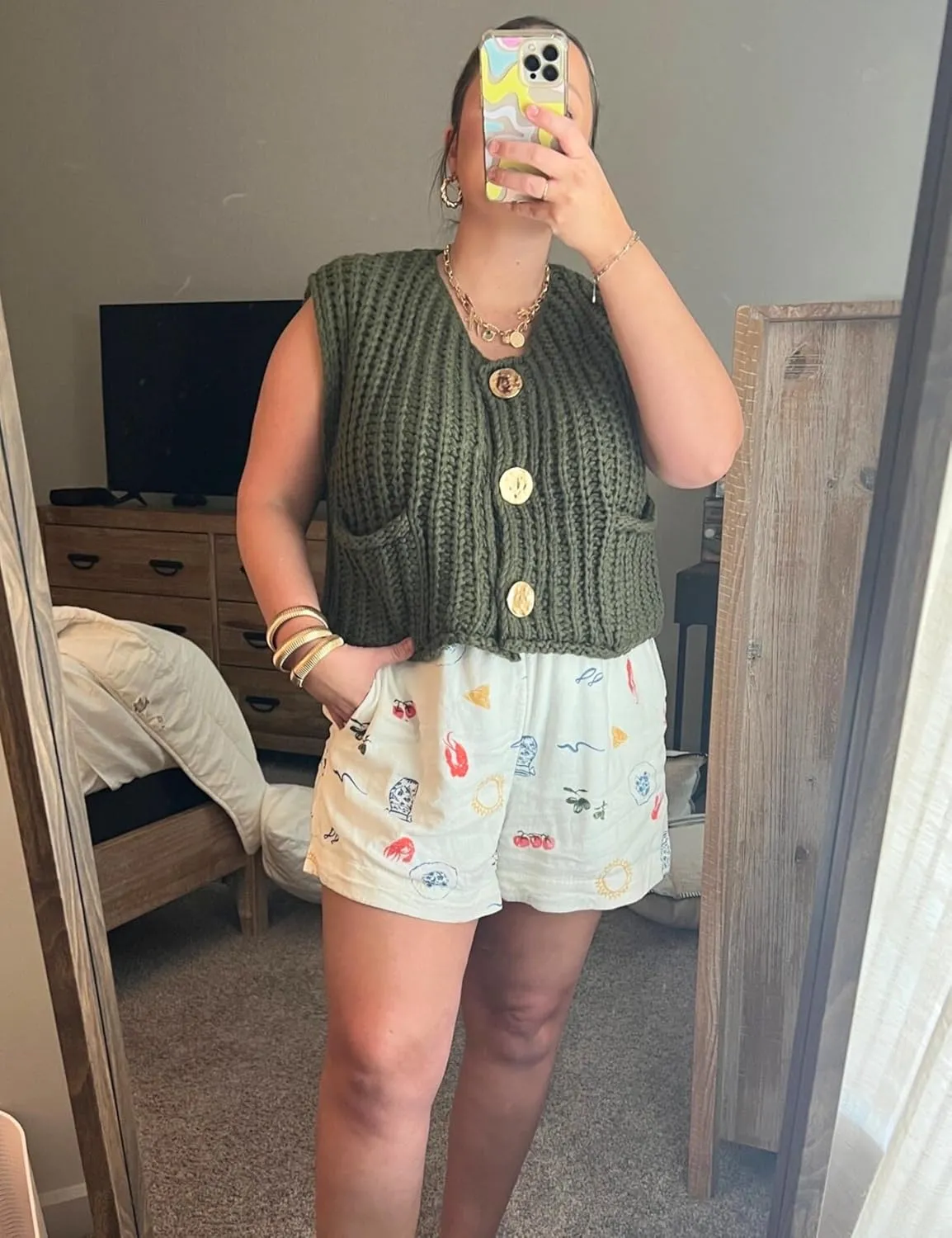 Women's Chunky Knit Vest Button Down Casual Sleeveless Cropped Crochet Sweater Cardigan with Pockets